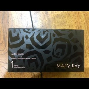 Perfect Palette with blush and 3 eyeshadows